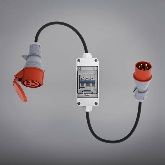CEE Adapter mit Sicherungsautomat